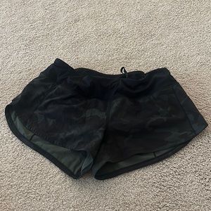 lulu-lemon speed up shorts in camo